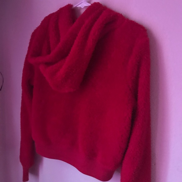 Red faux fur cropped hoddie - Picture 6 of 8